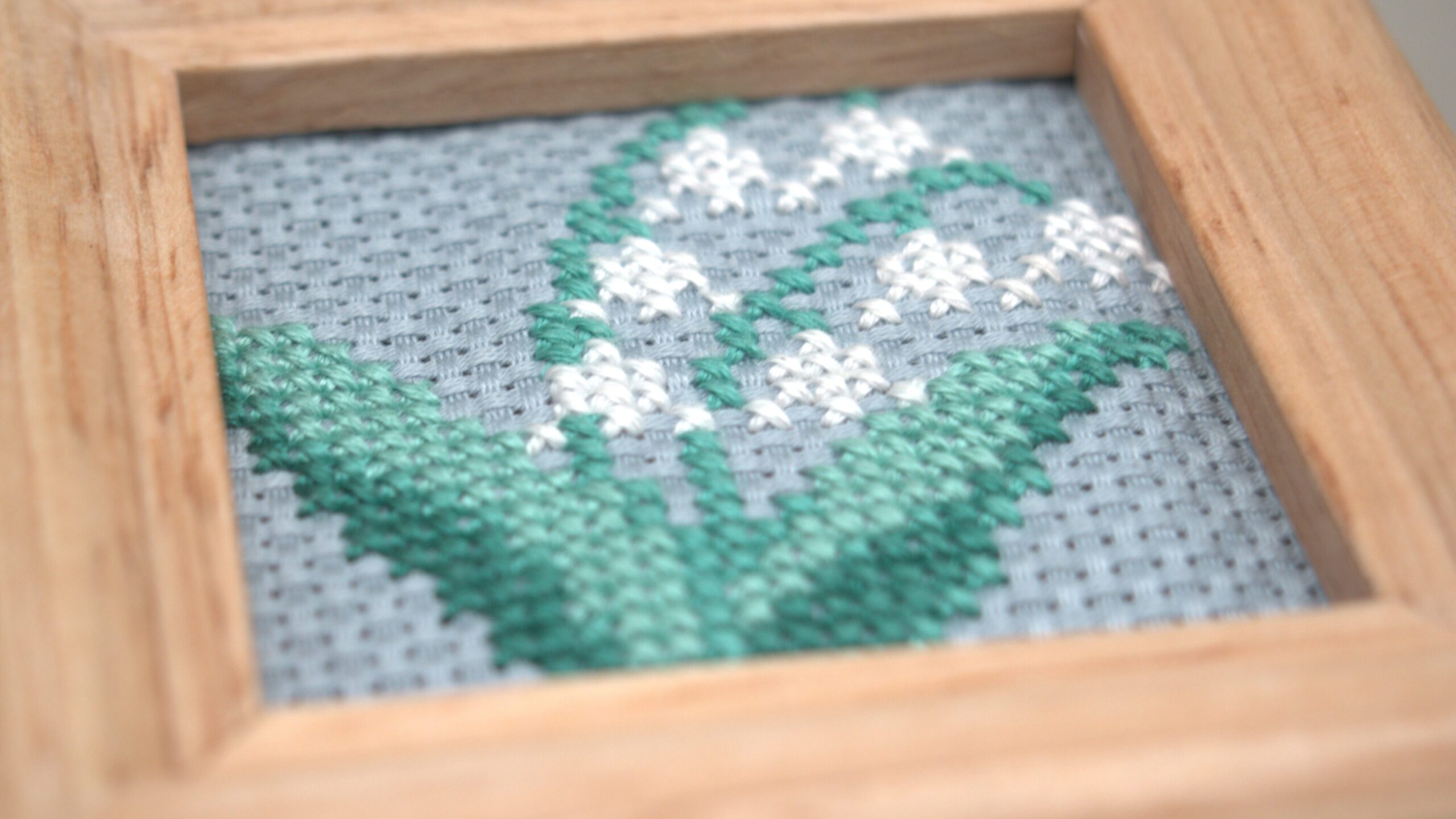 スズラン刺しゅう